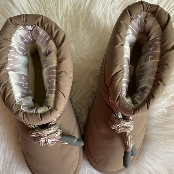 ❄️ UGG Kid Classic Maxi Short sz 3 - Picture 4 of 14